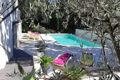 Image de A Quissac, élégante villa 4 ⭐ avec piscine, vue forêt.
