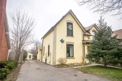 Image de Belle maison meublée au centre-ville d'Orangeville