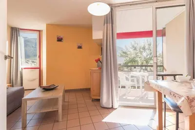 Image de 200m du centre station, 5ème étage, vue montagne, balcon, parking, télévision, 24m², Serre Chevalier