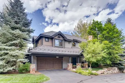 Image de Maison De Ville De Montagne De Charme