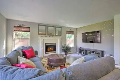 Image de Maison rénovée haut de gamme avec toute la nouvelle literie et les meubles près de Eagle / Boise