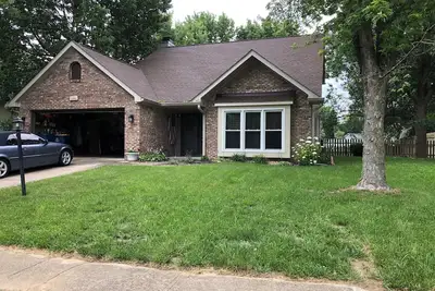 Image de Maison de 2 chambres avec cour clôturée.
