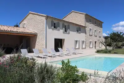 Image de Domaine des Preyauts, mas entouré de vignes, jardin 3000m2, piscine chauffée,