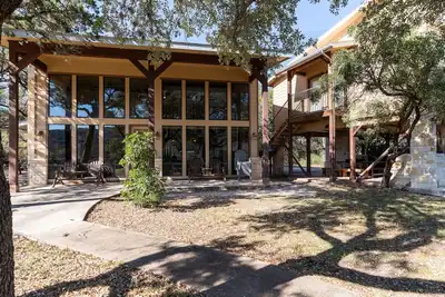 Image de River Front Vacation Home!