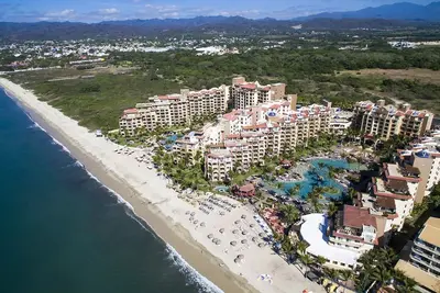 Image de Détente et confort de vacances dans la magnifique suite 2 chambres avec vue sur l'océan!