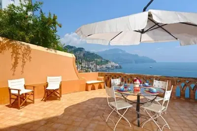 Image de Amalfi Casa Dalì avec terrasse et vue sur la mer