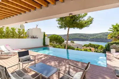 Image de Noelia: Villa exclusive avec vue sur la mer et piscine privée.