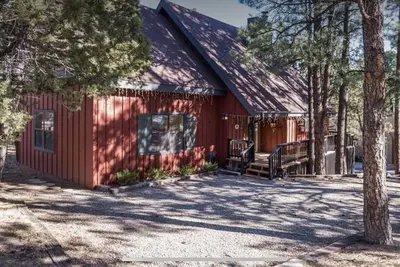 Image de Enchanting Alto Lakes Country Club House, 3 chambres, 2 salles de bains, 8 couchages, terrasses spacieuses avec vue imprenable, cheminée, bain à remous, emplacement merveilleux toute l'année