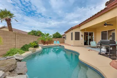 Image de Nouveau! Mesa Home w / Pool & Hot Tub, à 2 km de shopping!