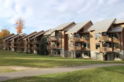 Image de Ski-in Ski-out Shanty Creek Condo au bord de la pente