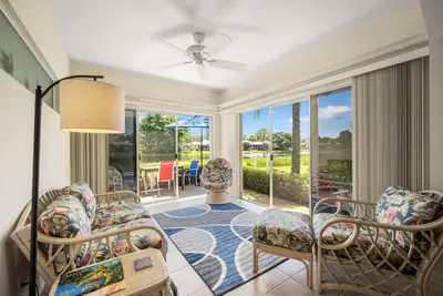 Image de Belles vues sur l'eau! Condo spacieux au premier étage. Votre maison loin de chez vous!