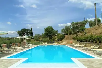 Image de Appartement dans une maison de vacances avec Wifi, piscine, Tv, patio, près de San Gimignano