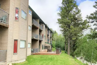 Image de Réaménagé entièrement meublé Barefoot Resort Condo par Terry Peak! 4 personnes