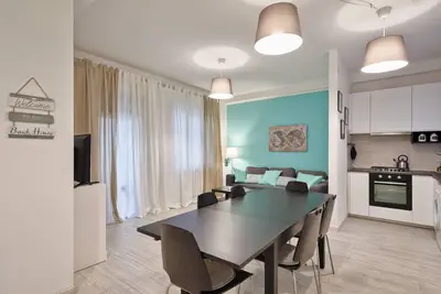 Image de Grand appartement entre plage et ville - Avec parking et plage privée.