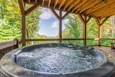 Image de À un jet de pierre de Rustic Elegance, cette oasis de montagne laissera une impression durable!