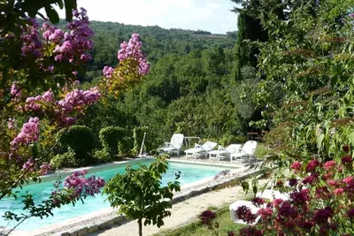 Image de Appartement de charme dans grand Mas du Xvii, piscine et jardin