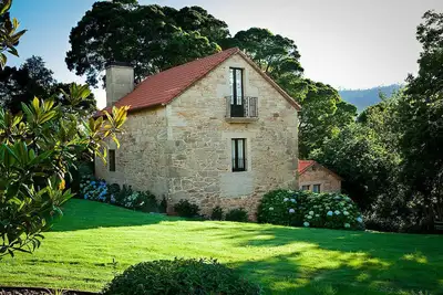 Image de Maison en pierre restaurée en pleine nature