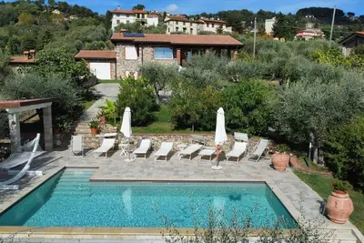 Image de La Sassaiola, Villa avec vue panoramique et piscine