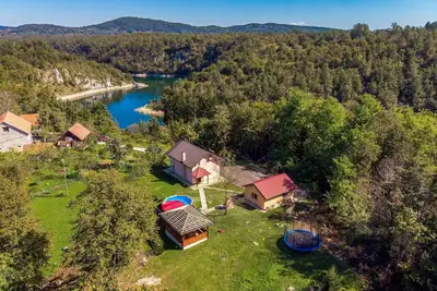 Image de Belle maison Ă Bosiljevo avec WiFi