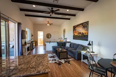 Image de Luxe 1br/Studio w/Hot Tub on Templeton's Westside in the Heart of Wine Country!