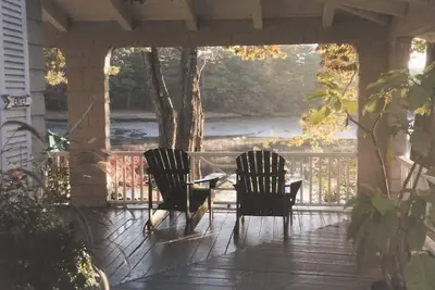 Image de Bufflehead Cove. Une propriété très privée, sereine, au bord de l'eau