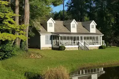 Image de Détendez-vous sur un lac privé - Accès à proximité de la ville