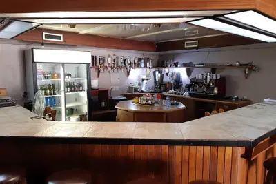 Ghecko Room - Une maison d'hôtes à l'intérieur et lieu de réunion, près de l'hippodrome de Pakhisa