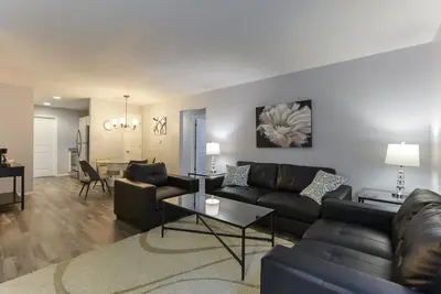 Image de Glam R Us - Juste rénové - Prêt pour les invités 10/17