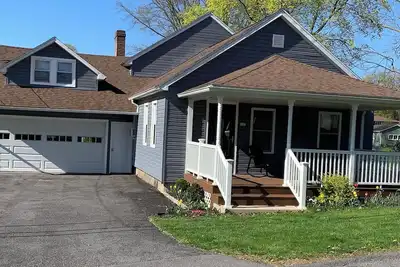 Image de Four bedroom home in the beautiful Finger Lakes region includes lake access!
