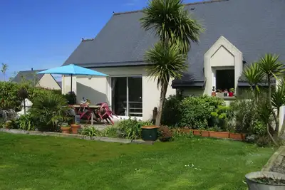 Image de Maison avec jardin tropical près de la côte