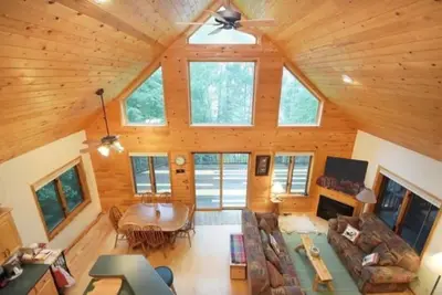 Image de Lake Home situé à proximité des sentiers de Vtt et de motoneige. Pêchez et nagez hors du quai.