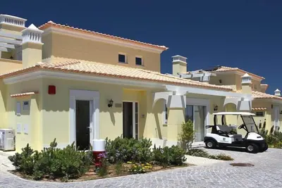 Image de Belle maison de vacances avec piscine partagée