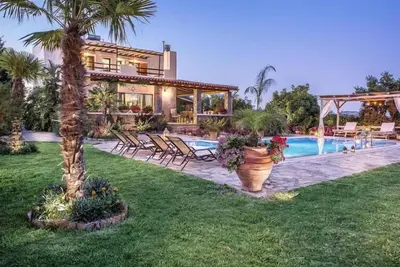 Image de Maison avec jardin et piscine pour tous