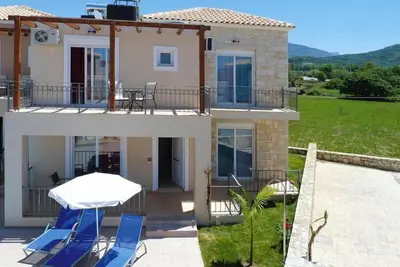 Image de Villa à Nopigia avec piscine privée