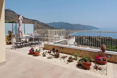 Image de Appartement à Taormina avec jardin