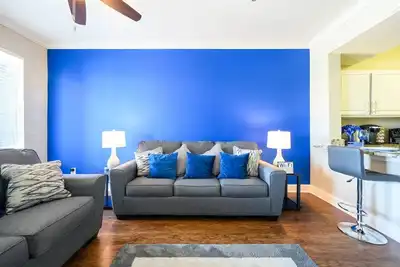 Image de 2 balcons✦Peachtree St. ✦Lit King✦Parking gratuit✦Téléviseurs intelligents