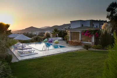 Image de Appartement de vacances en duplex dans une villa avec piscine avec vue imprenable sur Bodrum et la mer