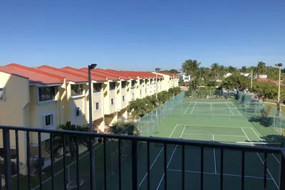 Image de Condo 3 chambres 2 salles de bain au Futura Yacht Club!