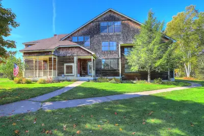 Image de Lakehouse Condo 2b - Magnifique condo près de la ville avec zone en bord de mer sur le lac Rangeley!