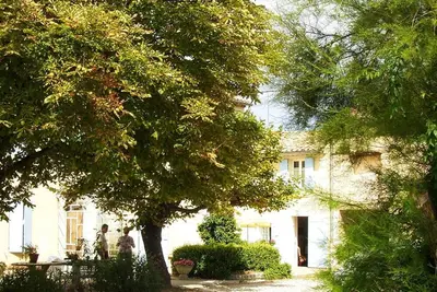 Image de Maison ensoleillée de Provence avec terrasse