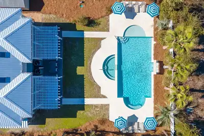 Image de La Plus Grande Piscine Du Destin! | 2 cuisines! | Pass Fun Gratuit | Chaises de plage inclus!