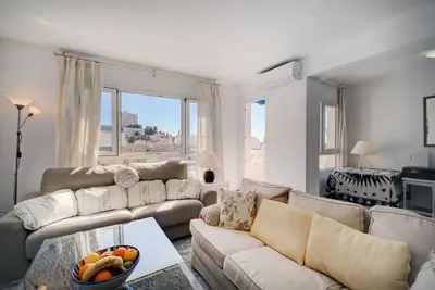 Image de Appartement lumineux, idéal pour les familles, des vues fantastiques.