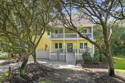 Image de Rester dans le célèbre Currituck Club. Piscine privée et bain à remous.