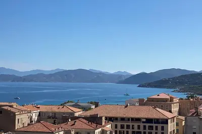 Image de Duplex résidence calme, vue mer et montagne, proche centre ville, plage à 300m