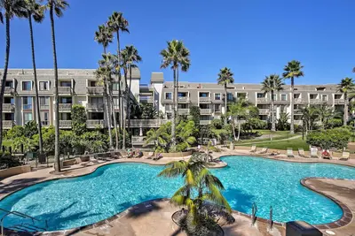 Image de Nouveau! Beachfront Oceanside Condo w / piscine et bain à remous!
