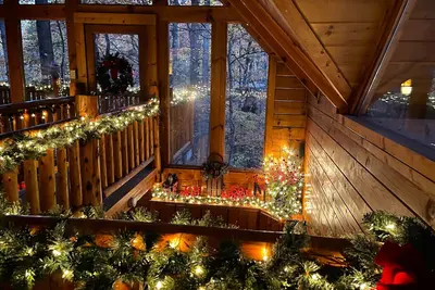 Image de Souvenirs magiques! Gatlinburg / PigeonForge. Romantique! Bain à remous * table de billard * cheminée