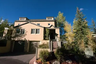 Image de Belle 4br / 5ba Townhouse dans les Meadows! !