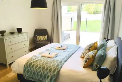 Image de Large Retro Chic Flat 100m2 in City Center - Parking