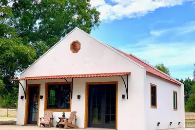 Image de Little Dutch Cabin # 2 -12 Min à Magnolia-Baylor