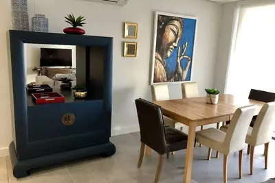 Image de Bel appartement moderne de 2 chambres avec vue sur la mer, à deux pas du bord de mer et de toutes les attractions!